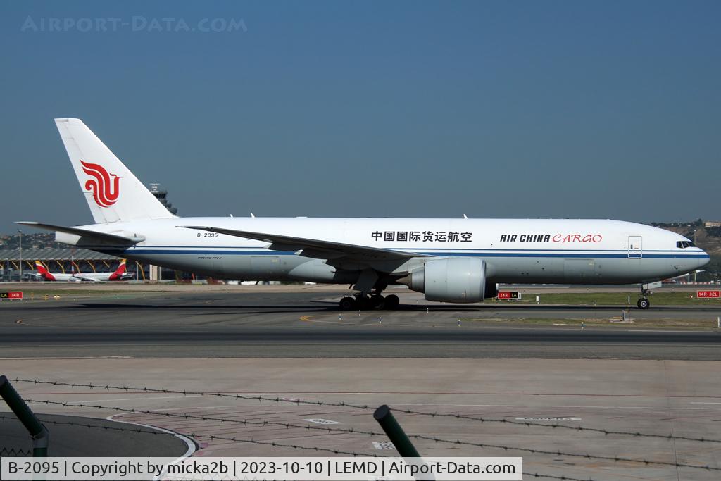 B-2095, 2013 Boeing 777-FFT C/N 44678, Taxiing