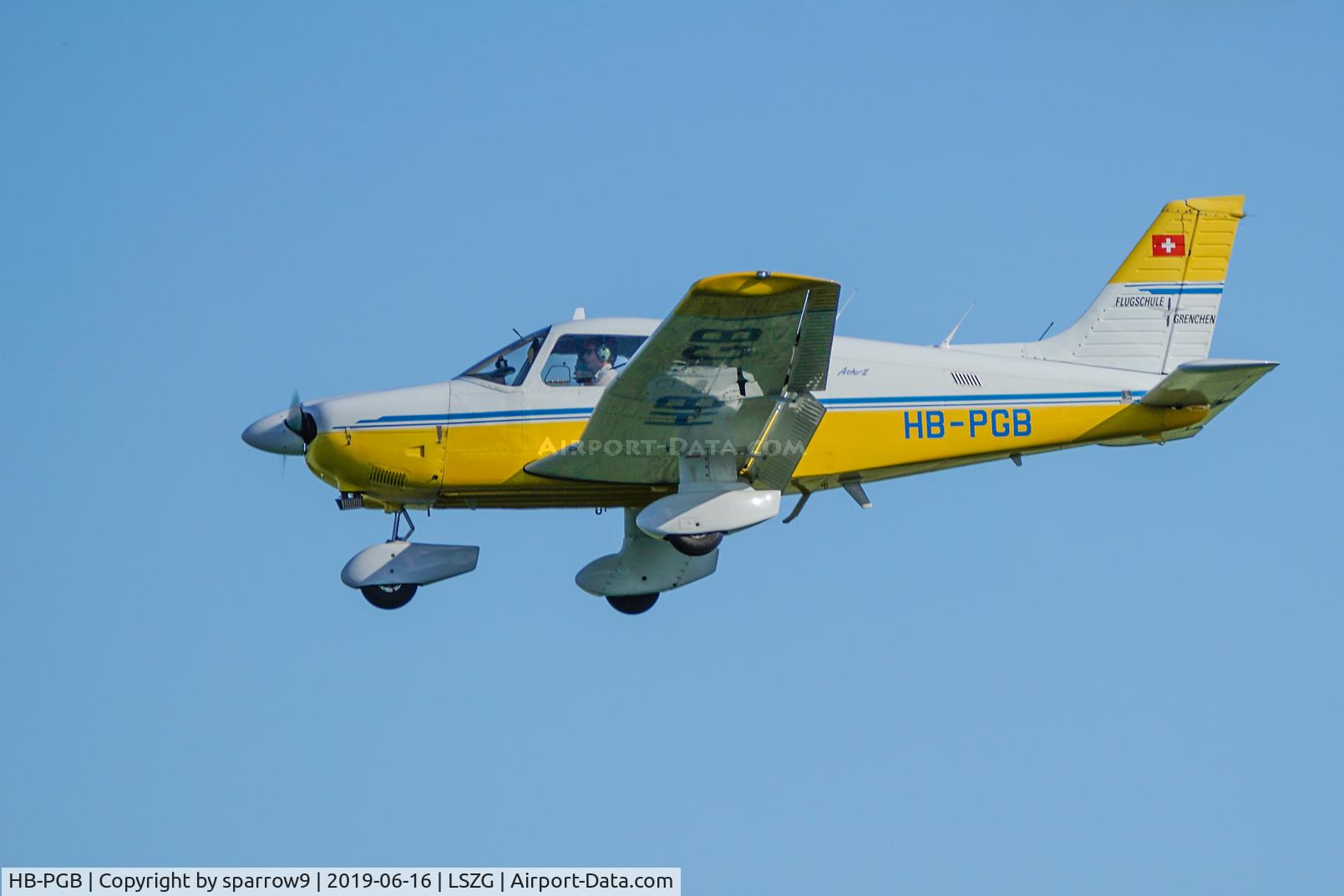 HB-PGB, 1981 Piper PA-28-181 Archer II C/N 28-8190142, Landing at Grenchen. HB-registered since 1981-03-05.