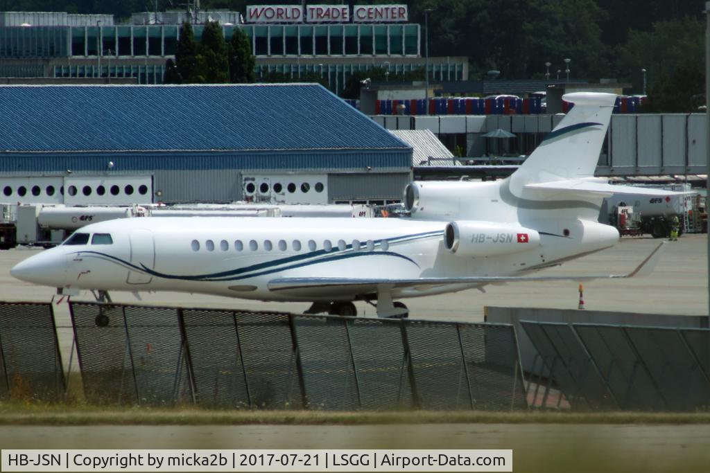 HB-JSN, 2009 Dassault Falcon 7X C/N 076, Parked