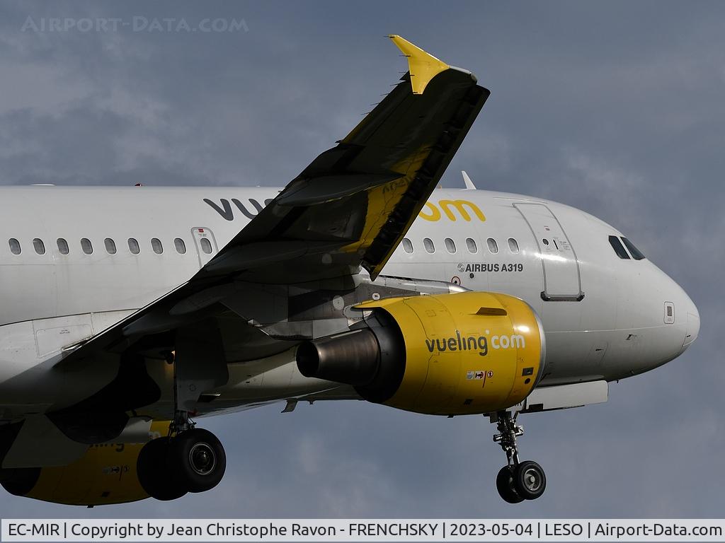 EC-MIR, 2008 Airbus A319-111 C/N 3377, take off to BCN