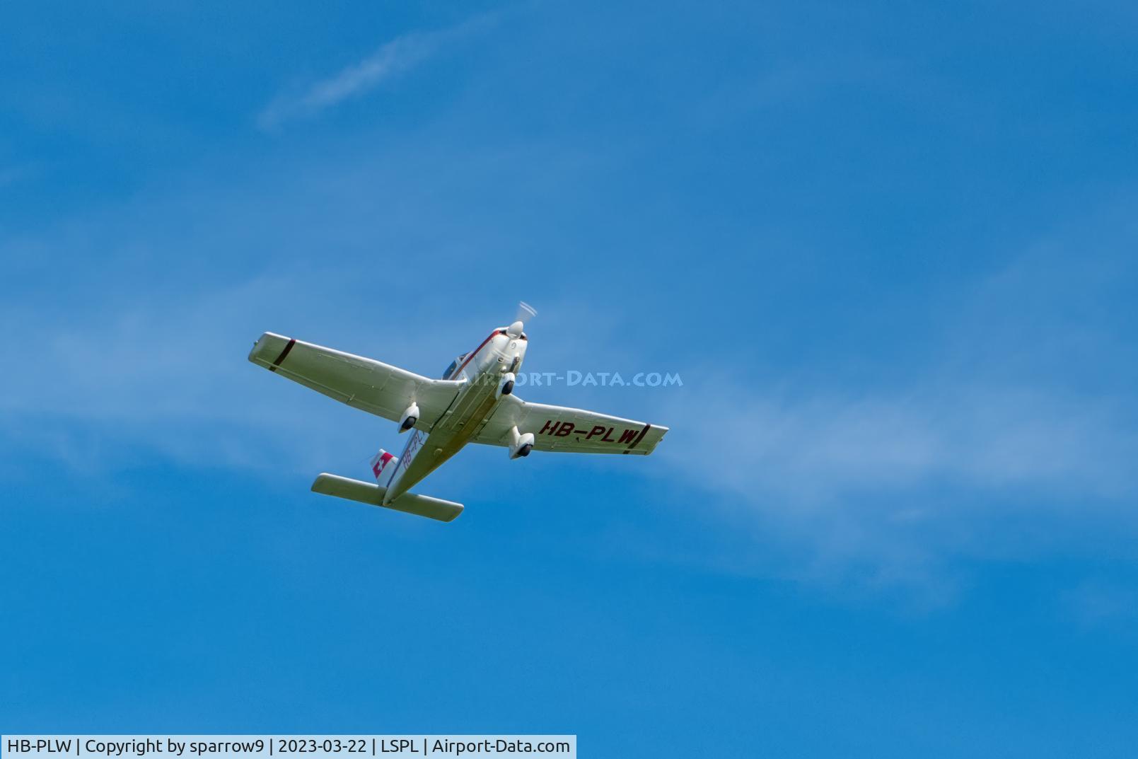 HB-PLW, 1988 Piper PA-28-181 Archer II C/N 2890085, Departing Langenthal-Bleienbach