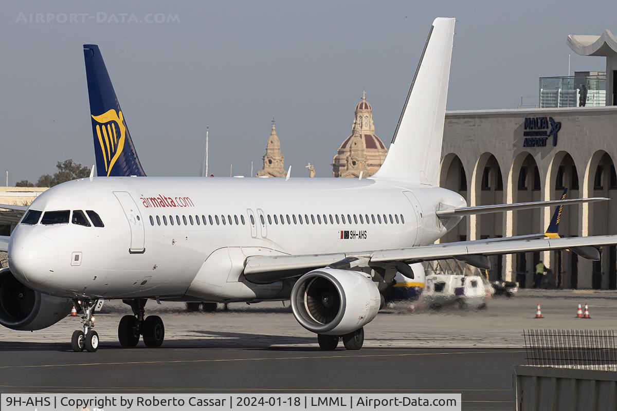 9H-AHS, 2012 Airbus A320-214 C/N 5086, Park 9