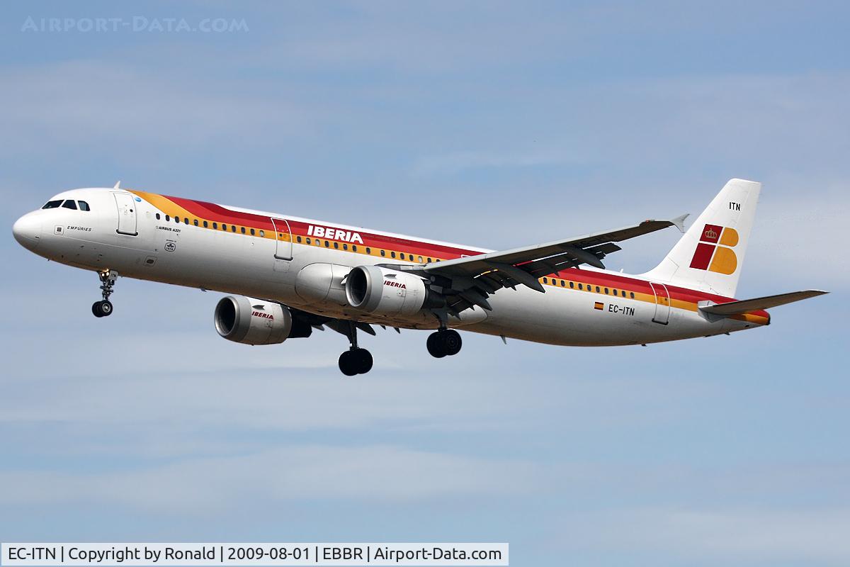 EC-ITN, 2003 Airbus A321-212 C/N 2115, at bru