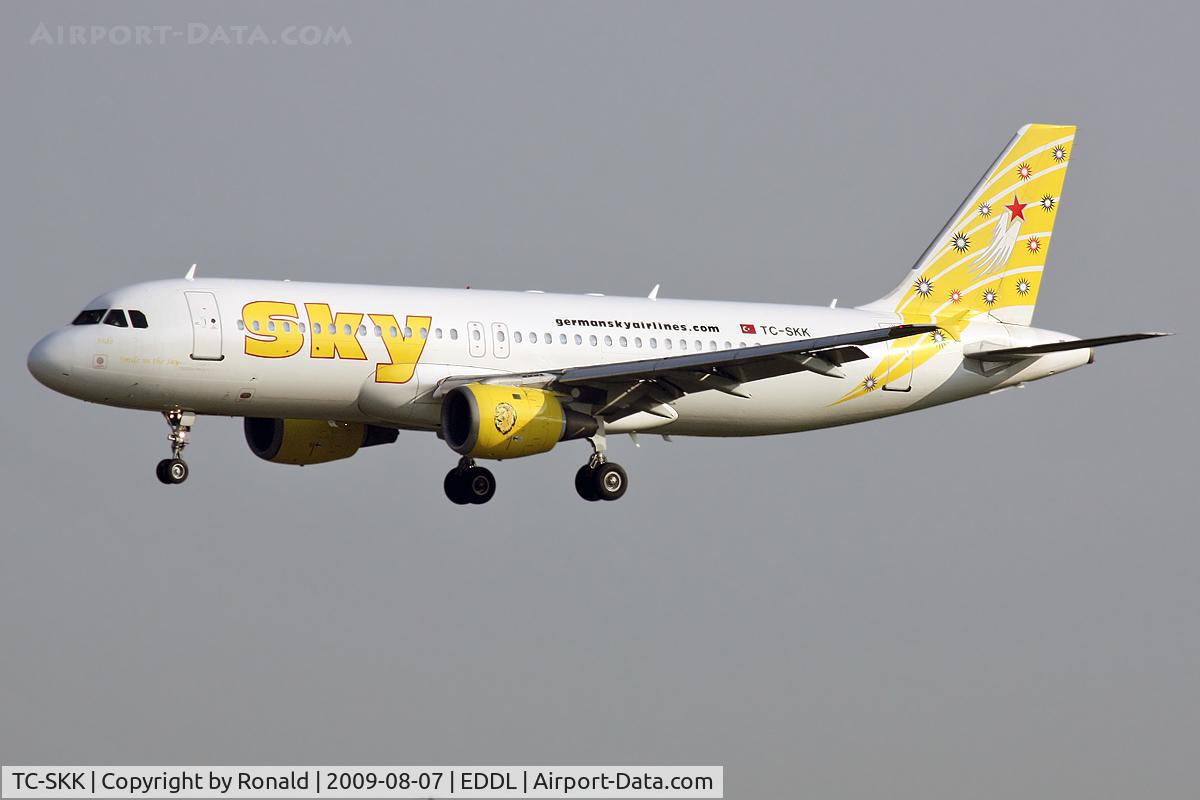 TC-SKK, 1990 Airbus A320-211 C/N 148, at dus