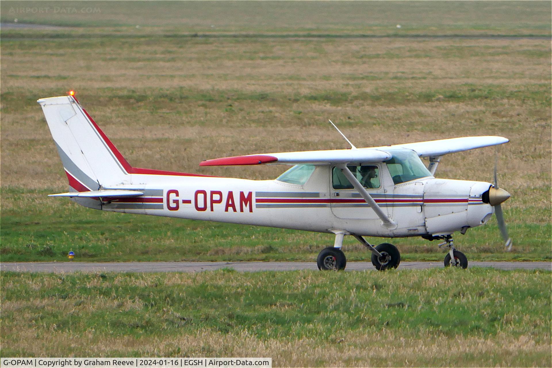 G-OPAM, 1978 Reims F152 C/N 1536, Departing from Norwich.