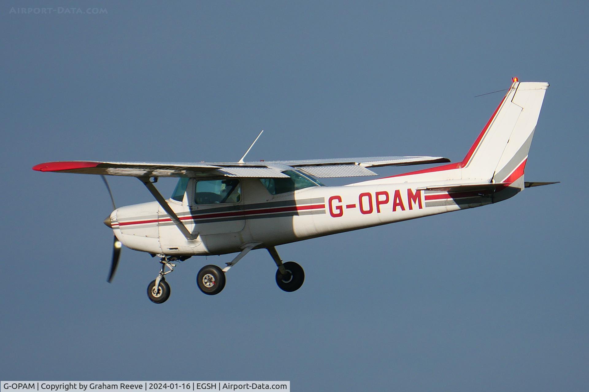 G-OPAM, 1978 Reims F152 C/N 1536, Landing at Norwich.