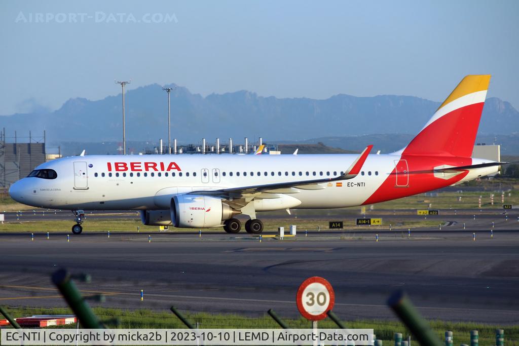 EC-NTI, 2021 Airbus A320-251NEO C/N 10706, Taxiing
