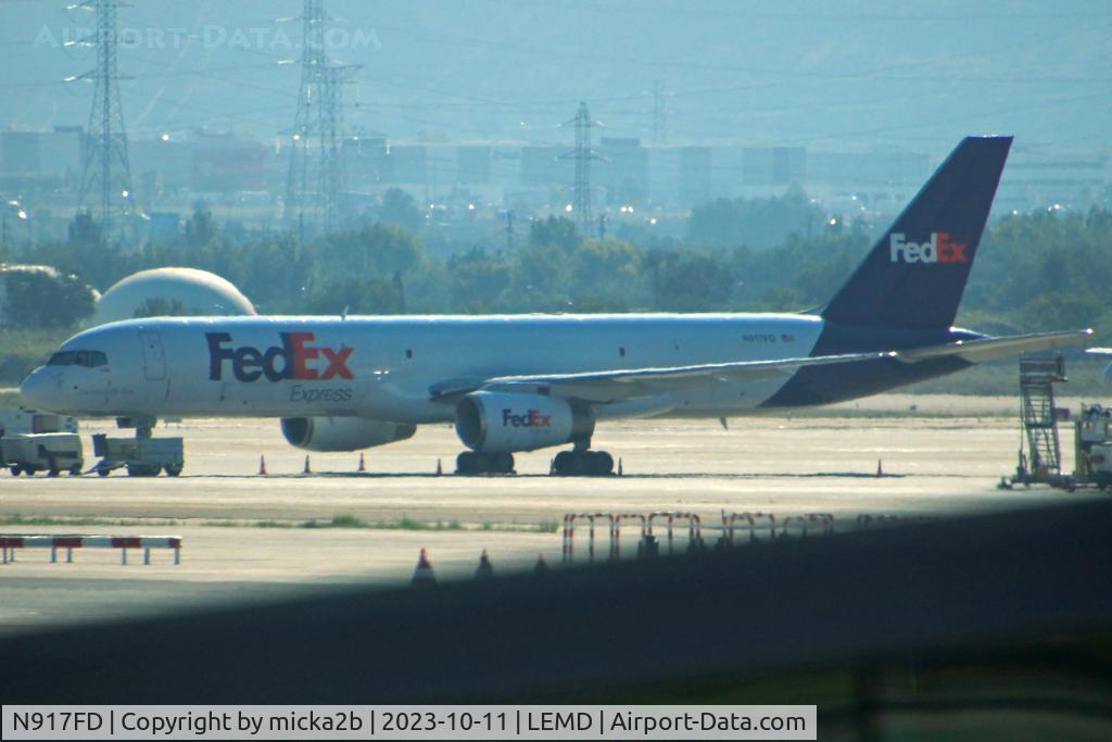 N917FD, 1989 Boeing 757-23A C/N 24291, Parked