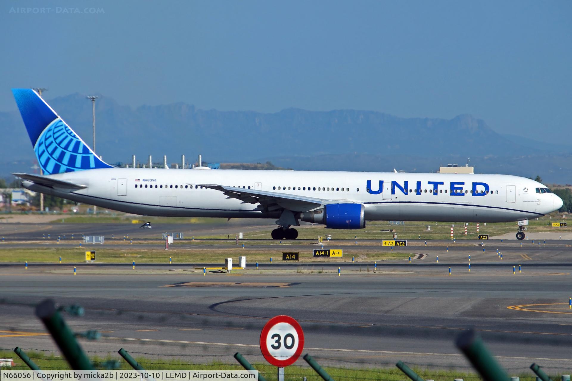N66056, 2001 Boeing 767-424/ER C/N 29451, Taxiing