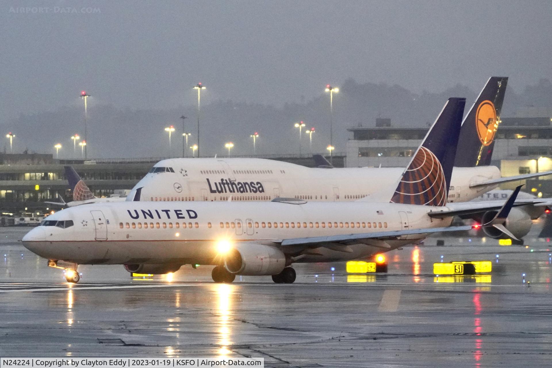 N24224, 1998 Boeing 737-824 C/N 28933, SFO 2024.
