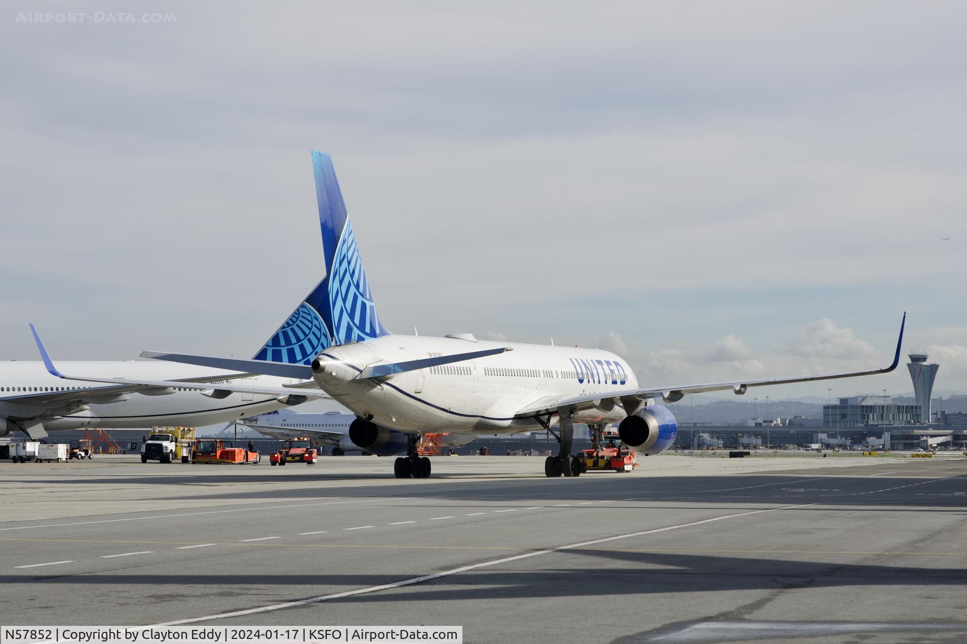 N57852, 2001 Boeing 757-324 C/N 32811, SFO 2024.