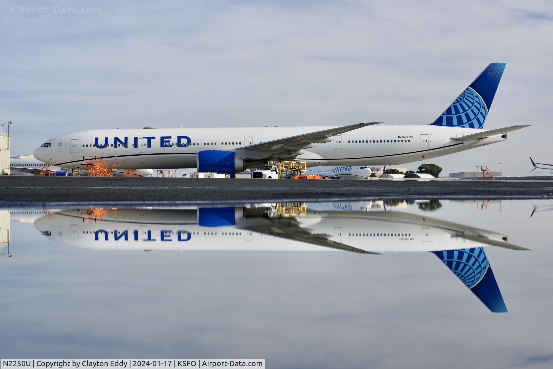 N2250U, 2019 Boeing 777-300/ER C/N 66590, SFO 2024.