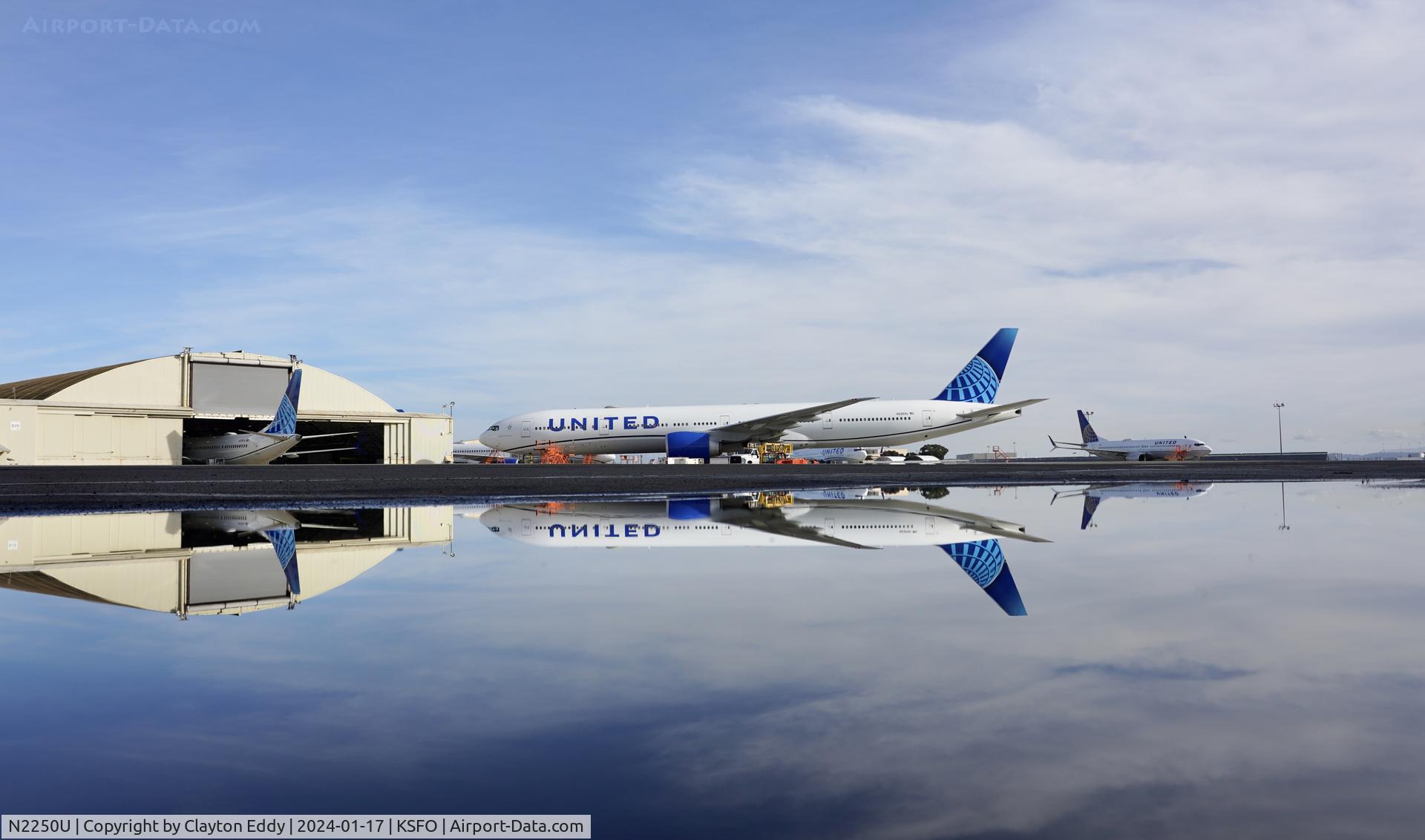 N2250U, 2019 Boeing 777-300/ER C/N 66590, SFO 2024.
