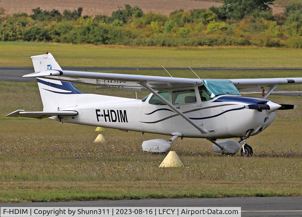 F-HDIM, 1982 Cessna 172P C/N 172-75122, Parked...