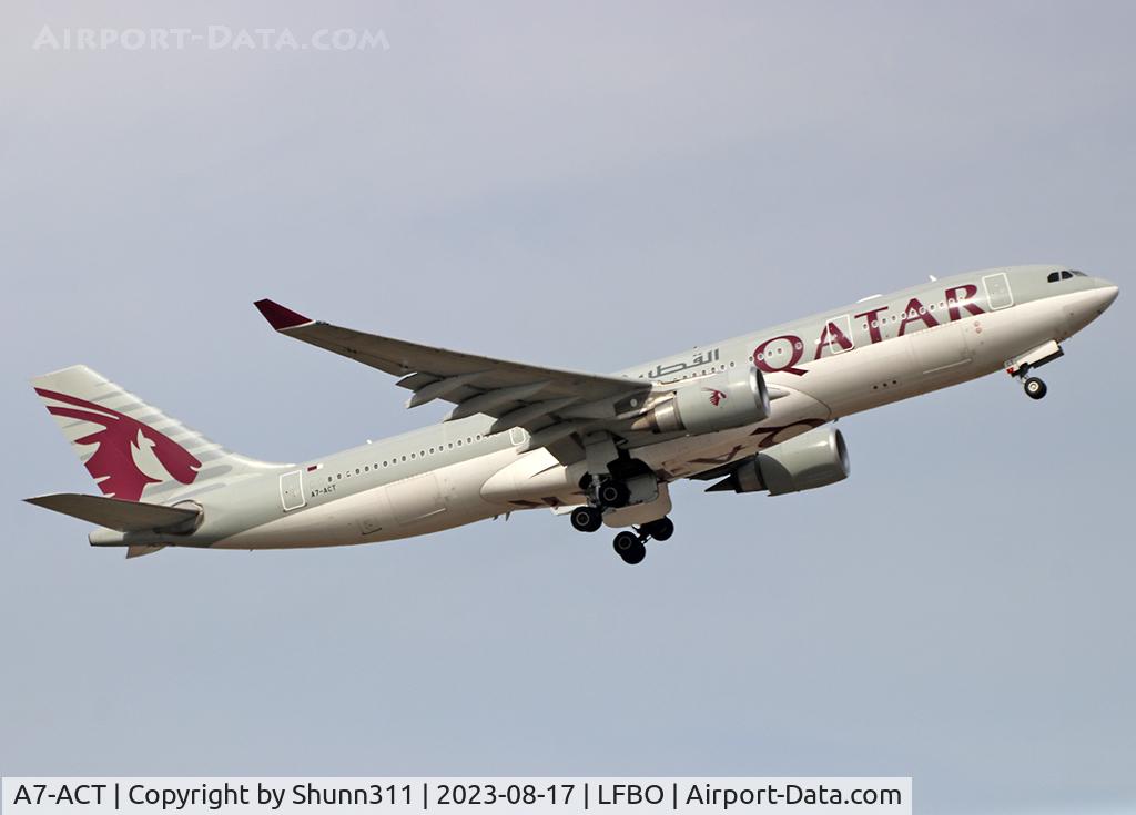 A7-ACT, 2007 Airbus A330-202 C/N 820, Climbing...