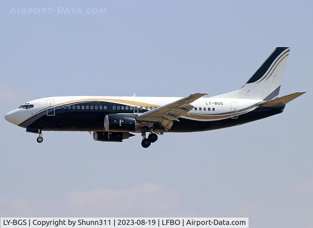 LY-BGS, 1992 Boeing 737-3L9 C/N 27061, Landing rwy 32R