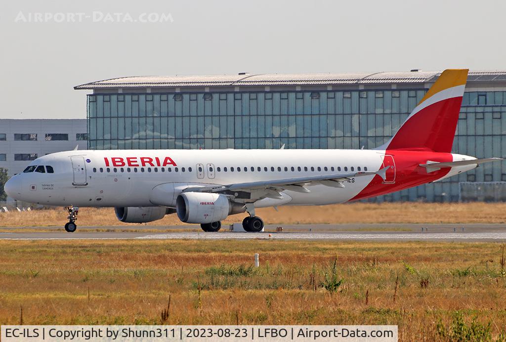 EC-ILS, 2002 Airbus A320-214 C/N 1809, Lining rwy 32R for departure...