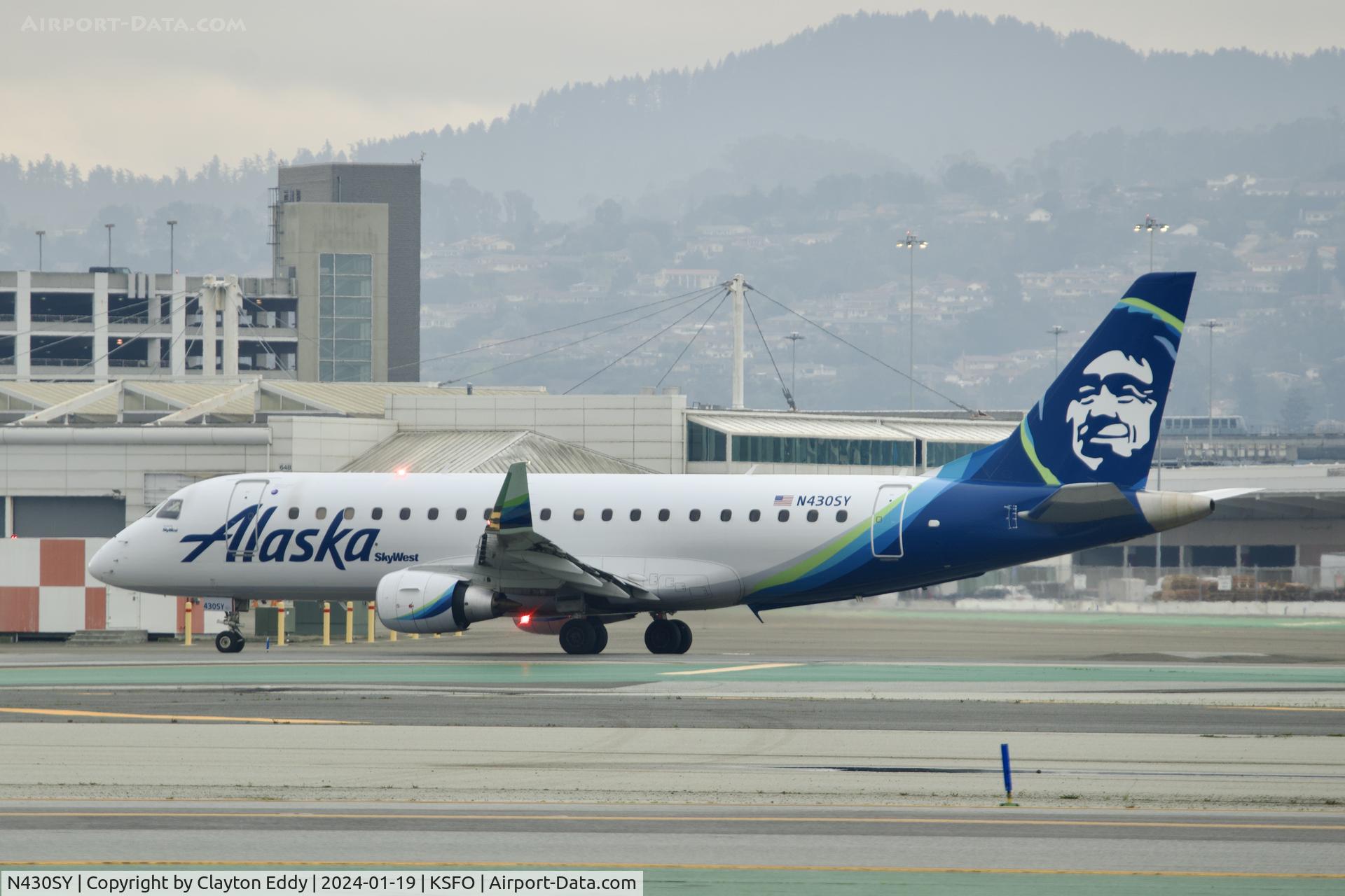 N430SY, 2022 Embraer 175LR C/N 911, SFO 2024.