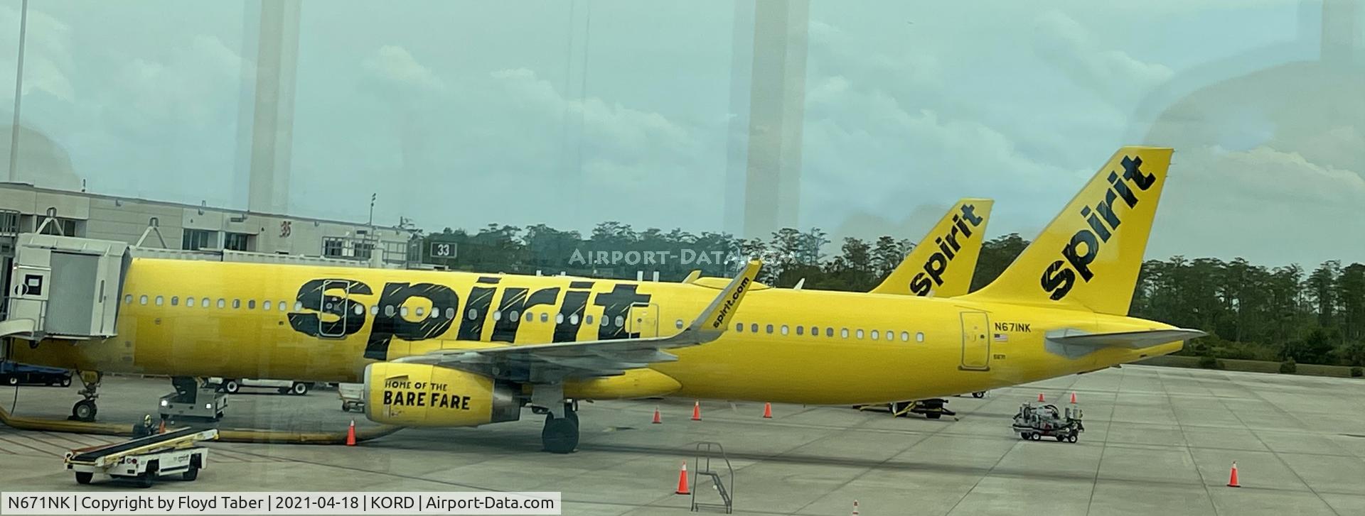 N671NK, 2016 Airbus A321-231 C/N 7246, Loading Passengers