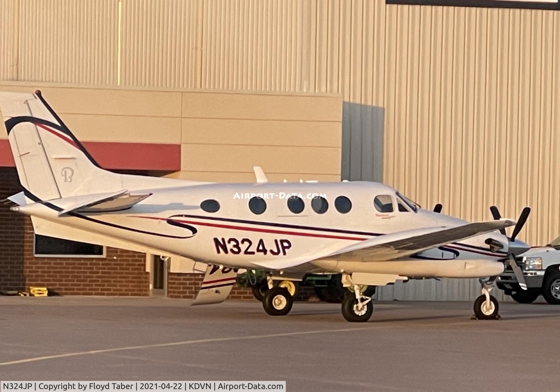 N324JP, Hawker Beechcraft Corp C90GTI King Air C/N LJ-1921, Waiting for service