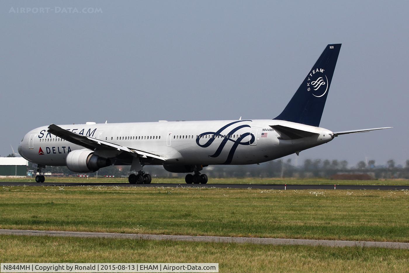 N844MH, 2002 Boeing 767-432/ER C/N 29717, at spl