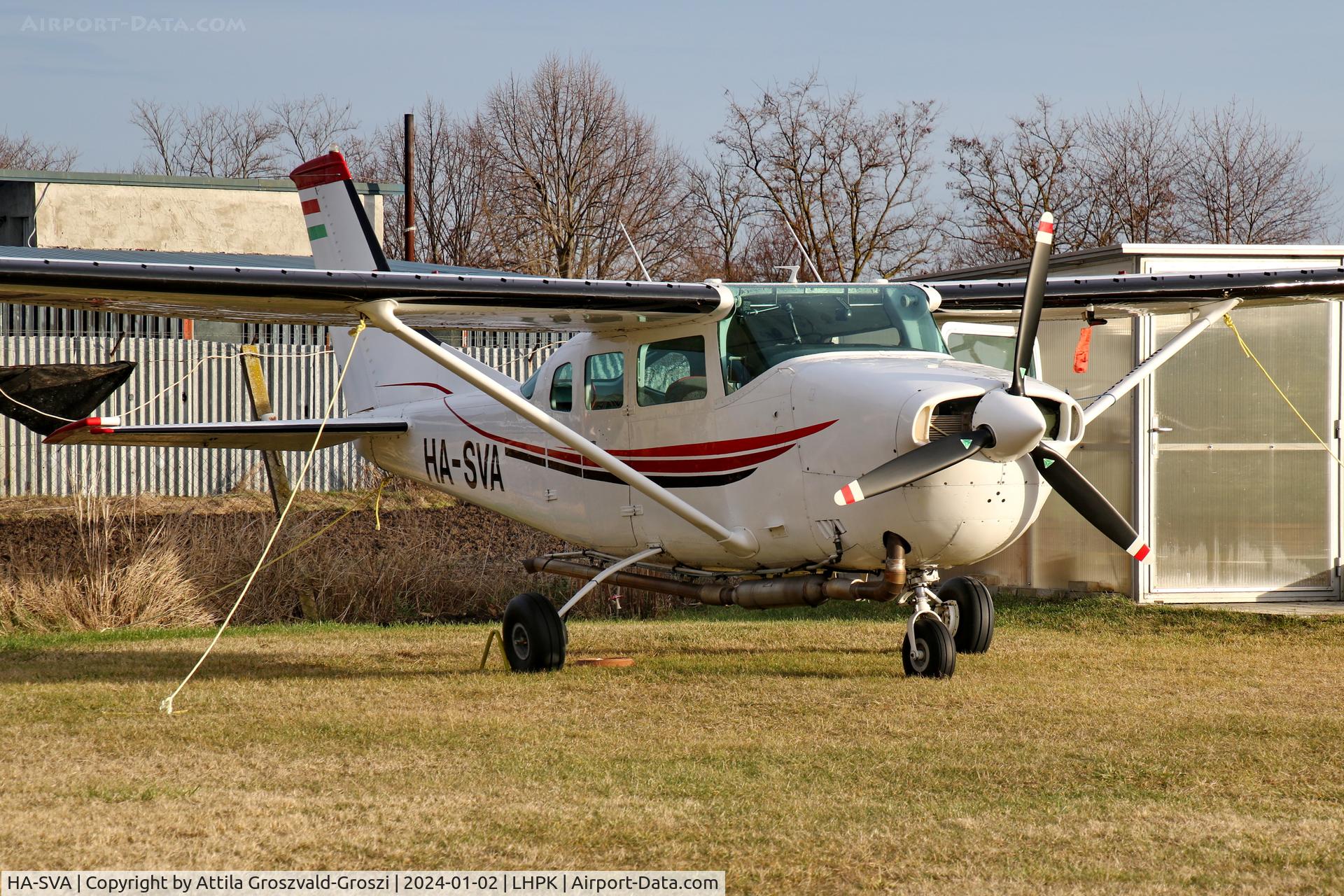 HA-SVA, 1971 Cessna TU206E C/N U20601615, LHPK - Papkutapuszta Airport, Hungary
