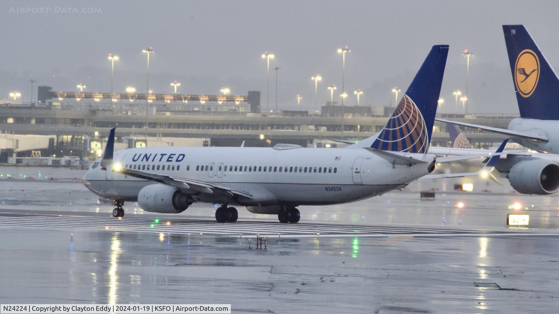 N24224, 1998 Boeing 737-824 C/N 28933, SFO 2024/