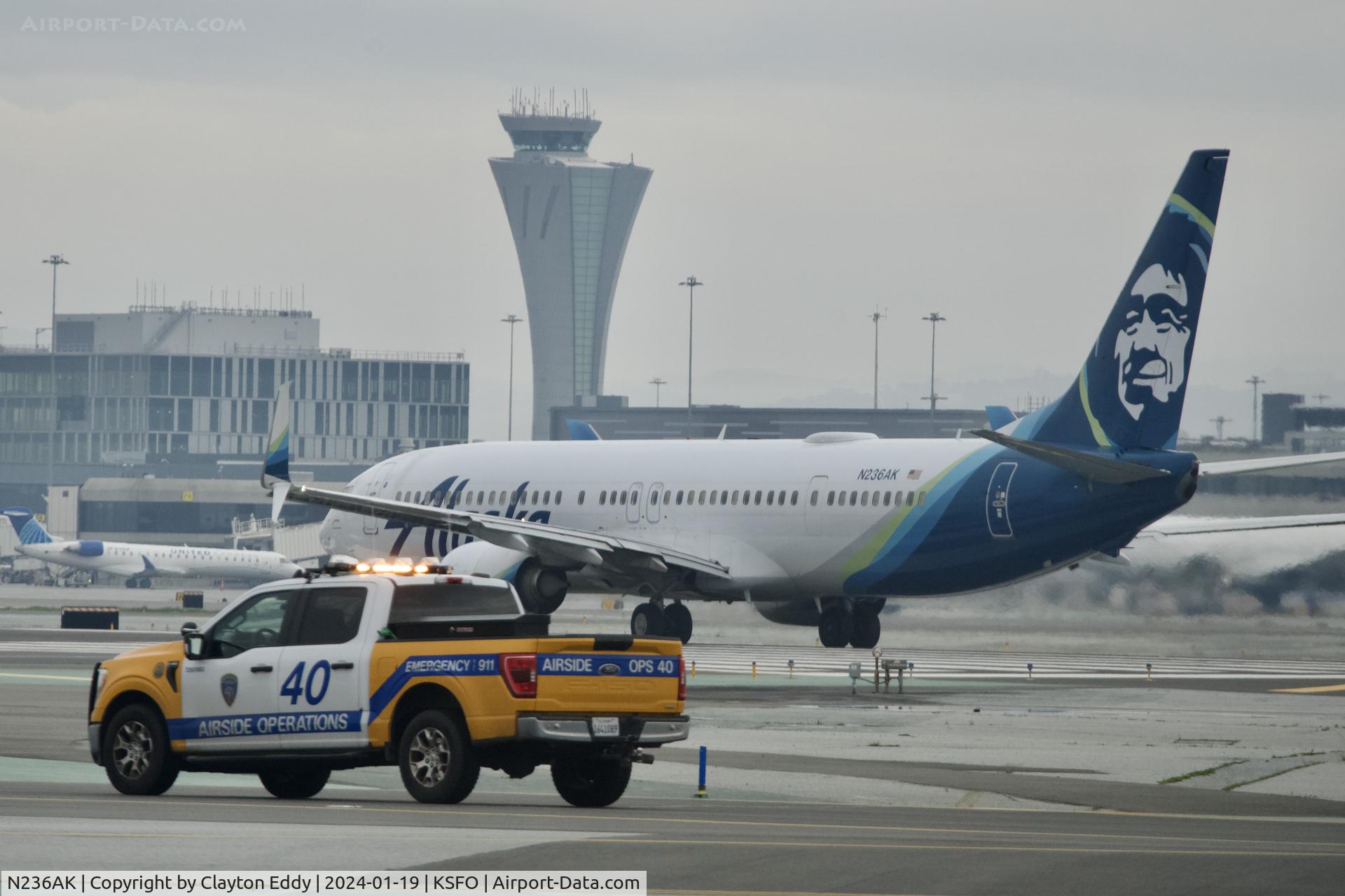N236AK, 2016 Boeing 737-990/ER C/N 36351, SFO 2024.