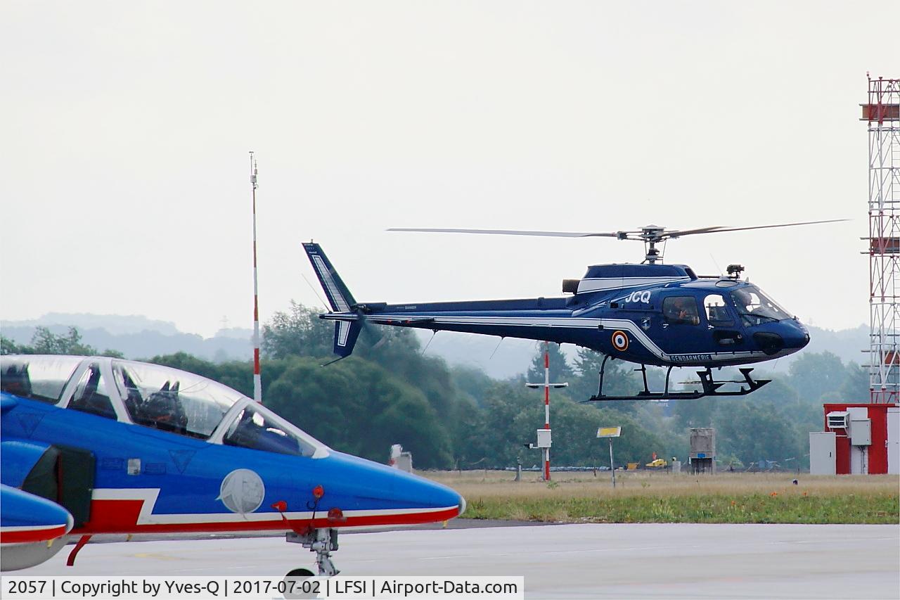 2057, Aérospatiale AS-350BA Ecureuil C/N 2057, Aérospatiale AS-350BA Ecureuil, Landing, St Dizier-Robinson Air Base 113 (LFSI)