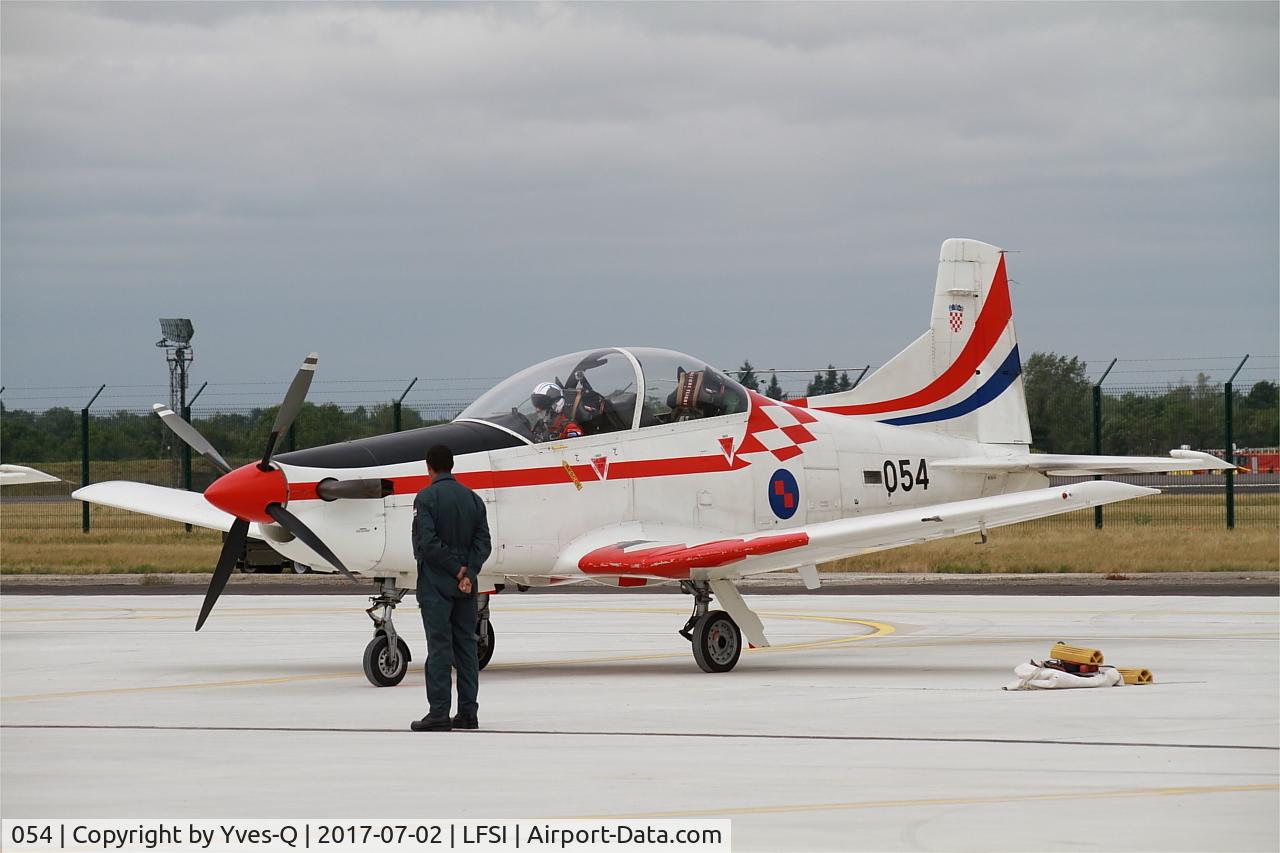 054, Pilatus PC-9M C/N 617, Pilatus PC-9M, Croatian Air Force aerobatic team, Flight line, St Dizier-Robinson Air Base 113 (LFSI)