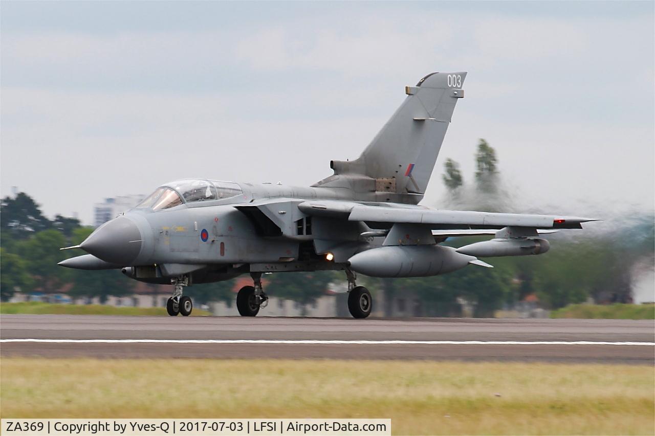 ZA369, 1982 Panavia Tornado GR.4A C/N 166/BS051/3083, Royal Air Force Panavia Tornado GR.4A, Take off run rwy 29, St Dizier-Robinson Air Base 113 (LFSI)