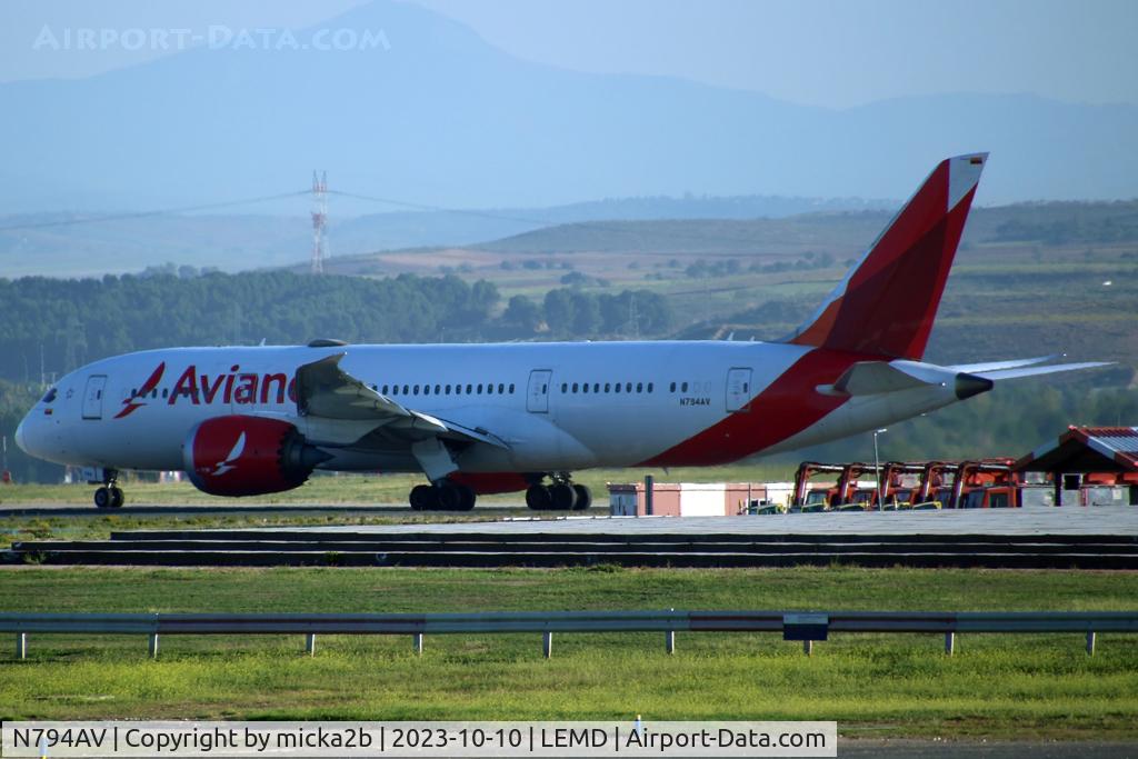 N794AV, 2017 Boeing 787-8 Dreamliner C/N 39406, Taxiing