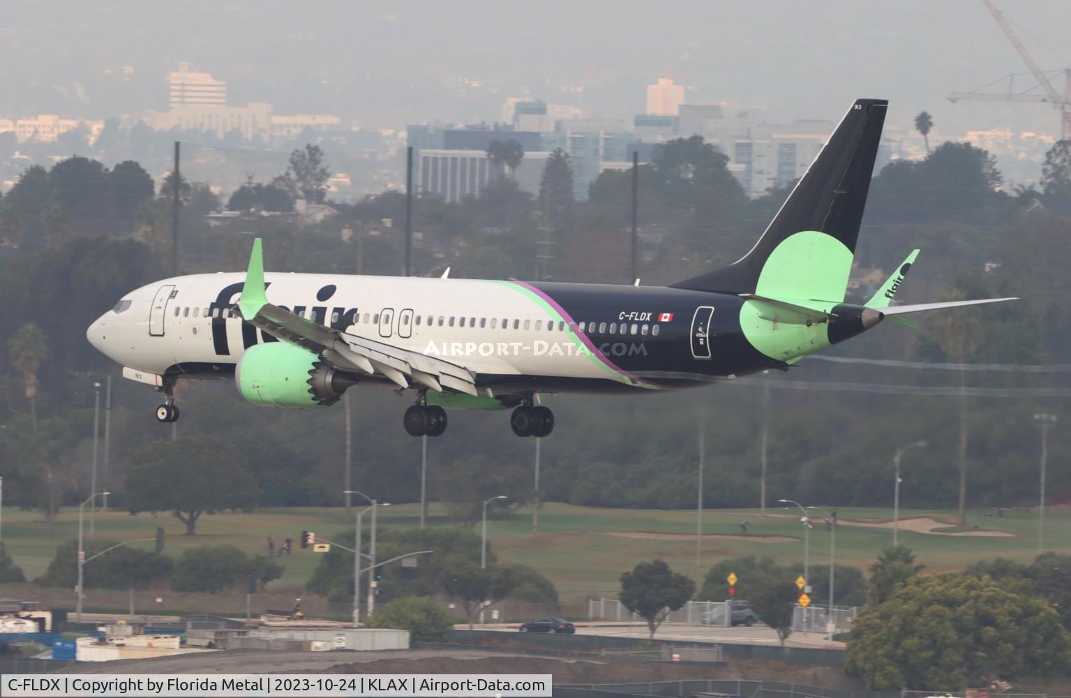 C-FLDX, 2022 Boeing 737-8 MAX C/N 61803, FLE 737-8 zx