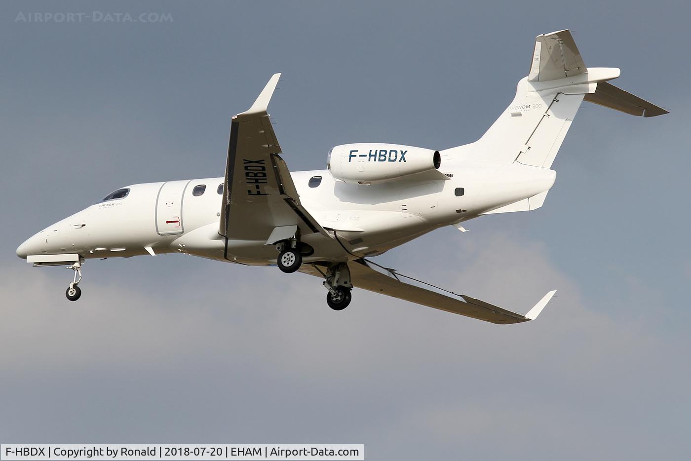 F-HBDX, 2015 Embraer EMB-505 Phenom 300 C/N 50500216, at spl