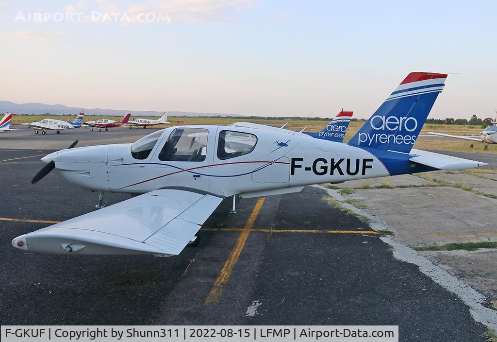 F-GKUF, 1990 Socata TB-9 Tampico C/N 1147, Parked...
