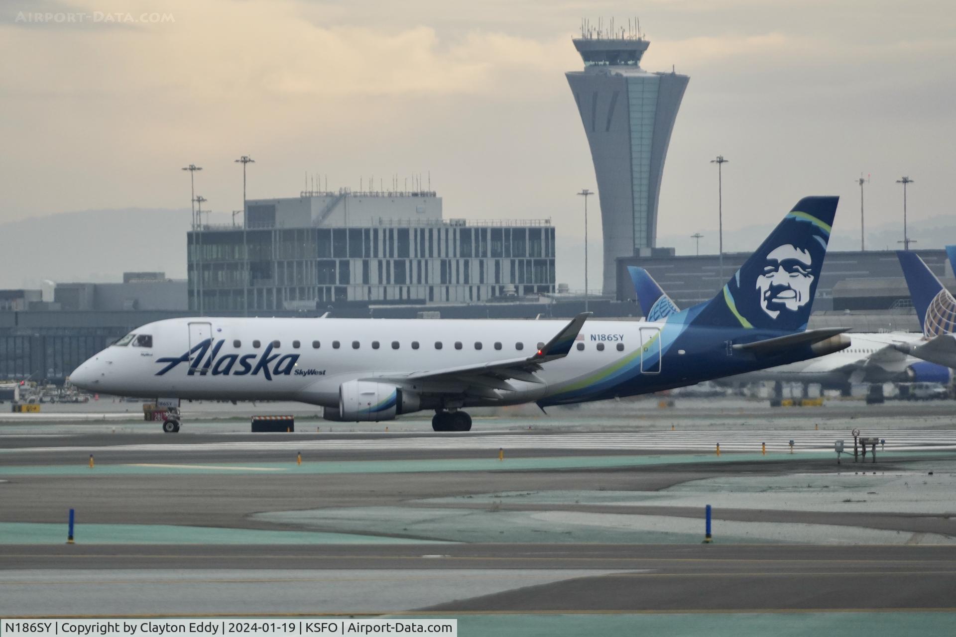 N186SY, 2016 Embraer 175LR (ERJ-170-200LR) C/N 17000606, SFO 2024.