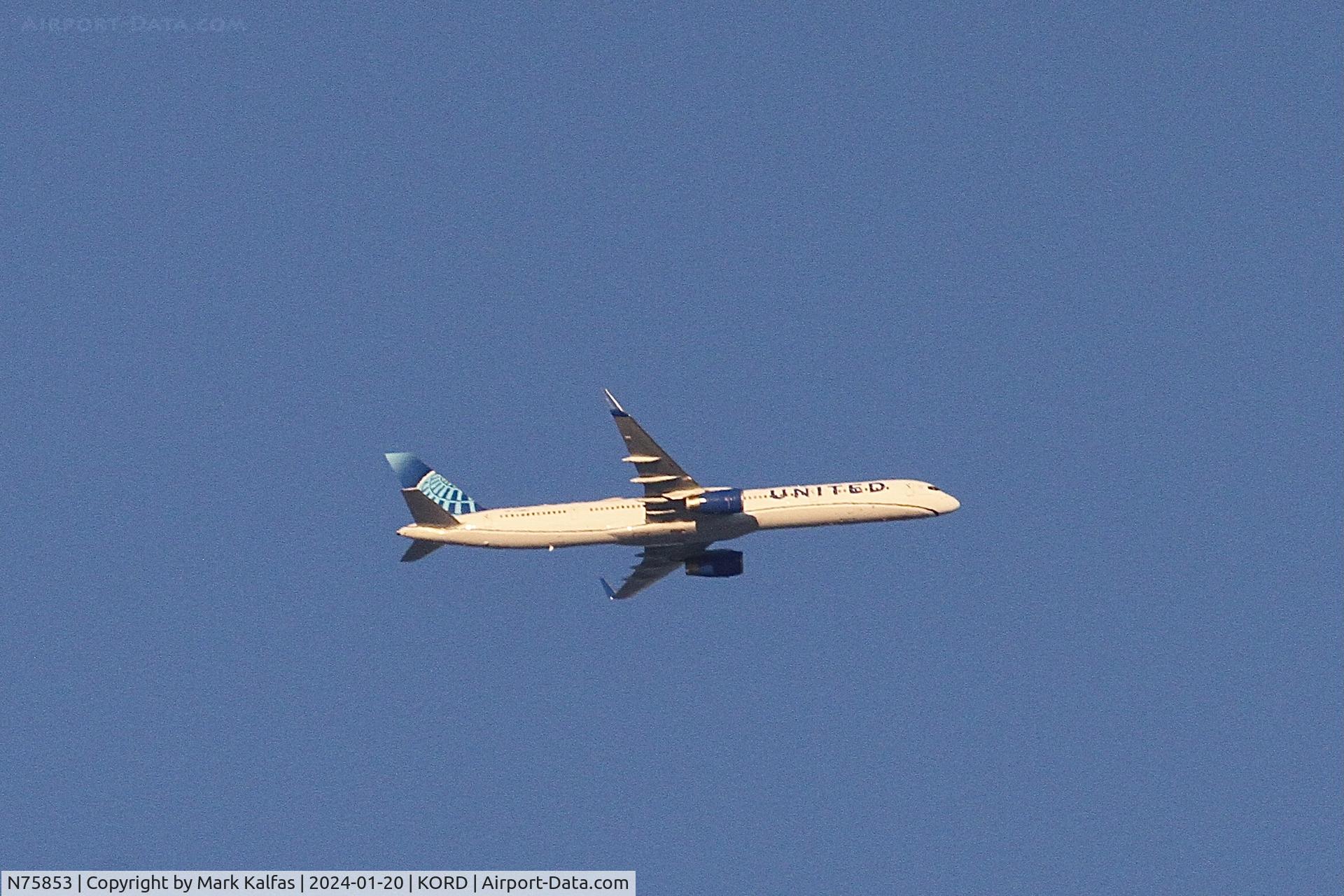N75853, 2002 Boeing 757-324 C/N 32812, B753 United Airlines Boeing 757-33N N75853 UAL2230 ORD-SFO, crossing mid field at 7,000' to enter a left downwind on approach to O'Hare