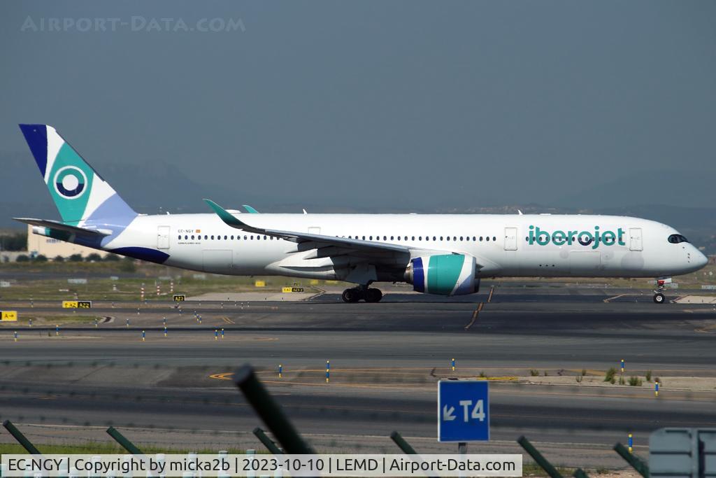 EC-NGY, 2019 Airbus A350-941 C/N 400, Taxiing