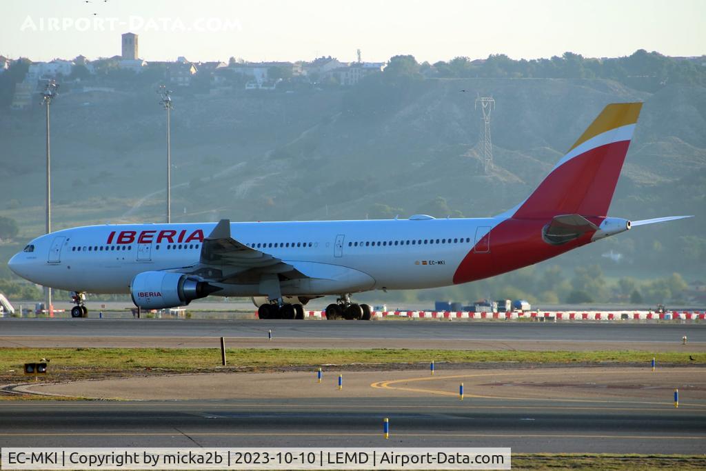 EC-MKI, 2016 Airbus A330-202 C/N 1719, Taxiing