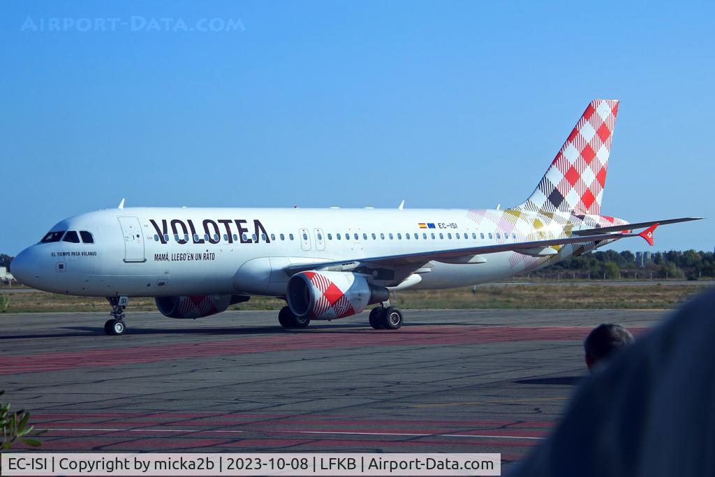 EC-ISI, 2003 Airbus A320-214 C/N 2123, Taxiing
