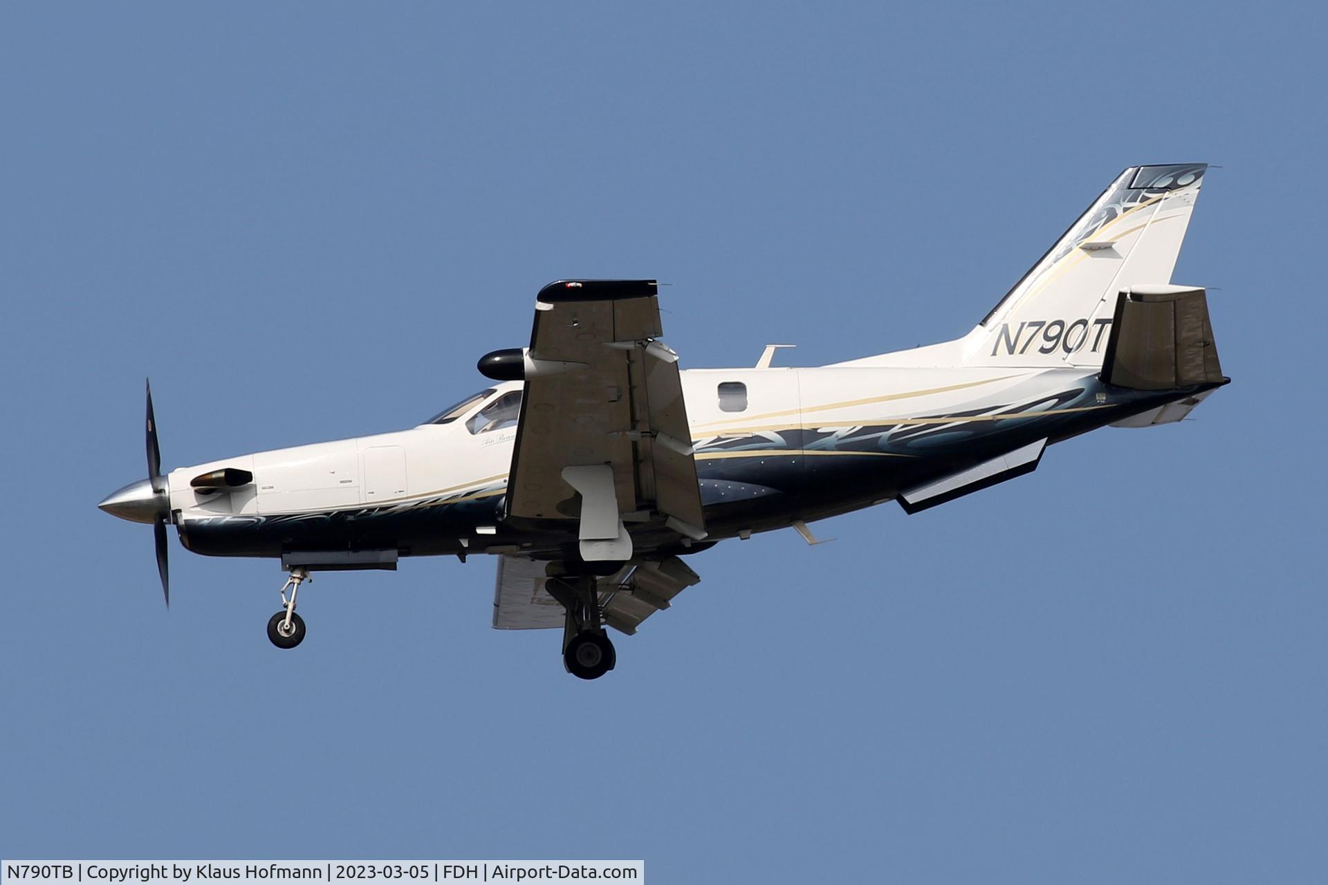 N790TB, 1999 Socata TBM-700 C/N 148, Approach to FDH at a sunny day