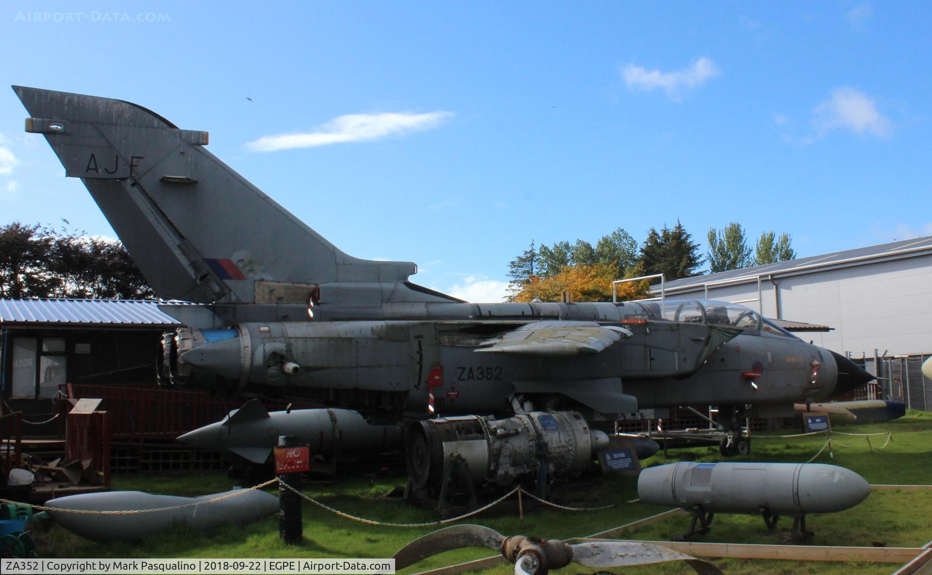 ZA352, 1980 Panavia Tornado GR.1(T) C/N 027/BT008/3013, Panavia Tornado GR.1(T)
