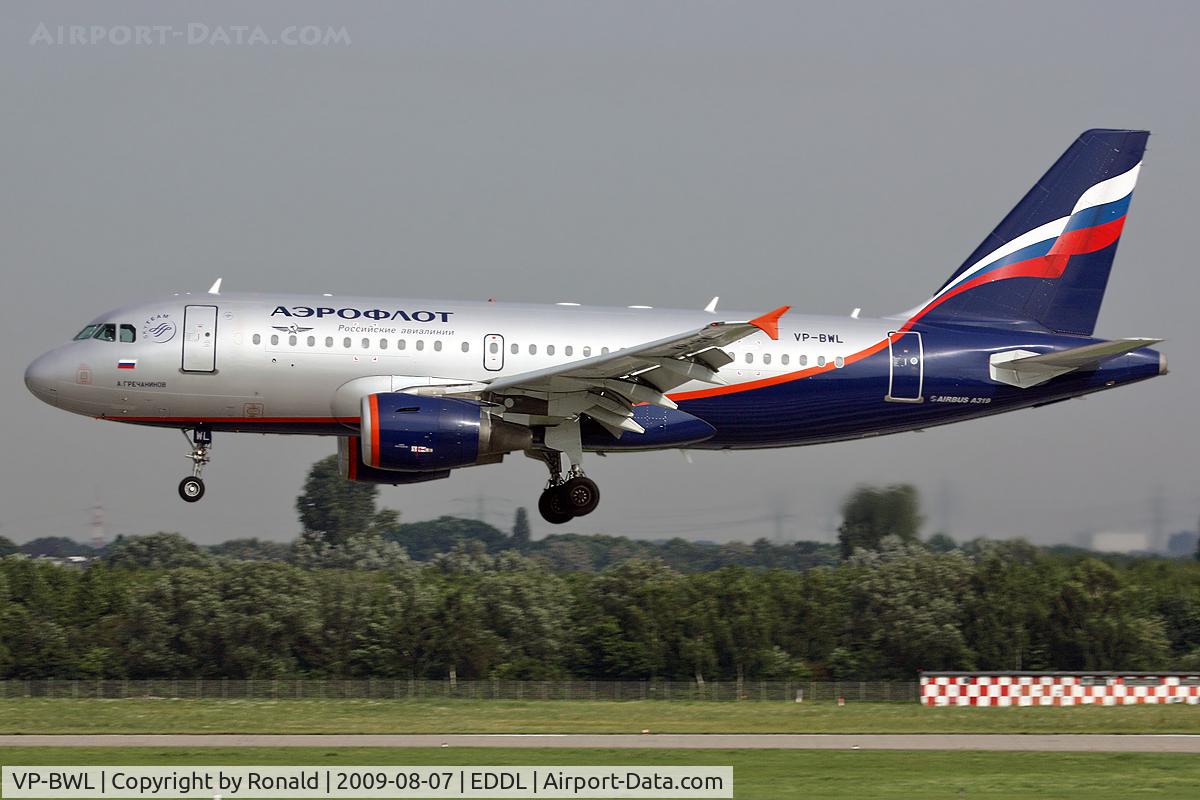 VP-BWL, 2004 Airbus A319-111 C/N 2243, at dus