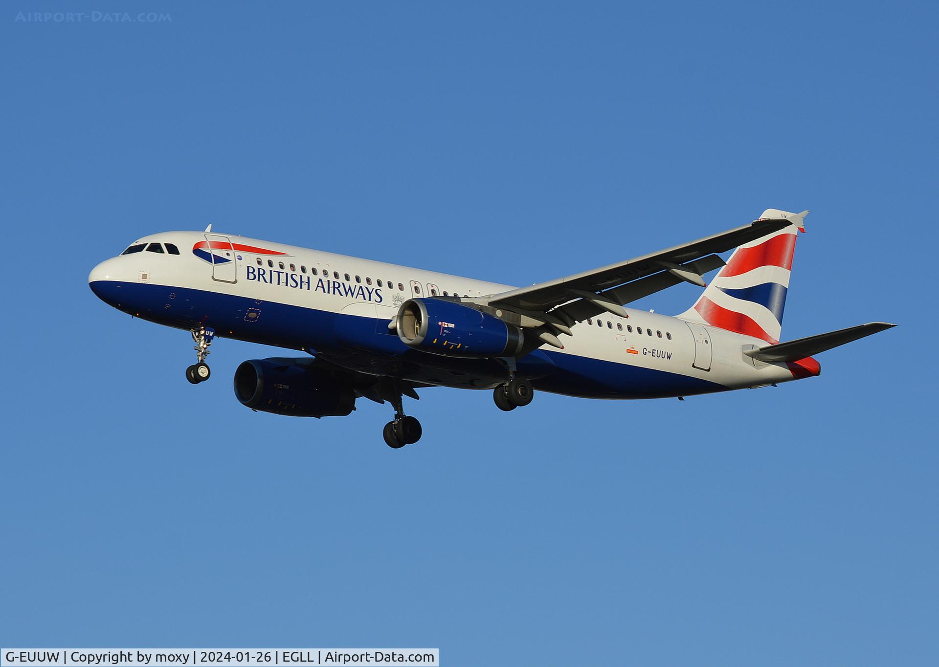G-EUUW, 2008 Airbus A320-232 C/N 3499, Airbus A320-232 landing London Heathrow.