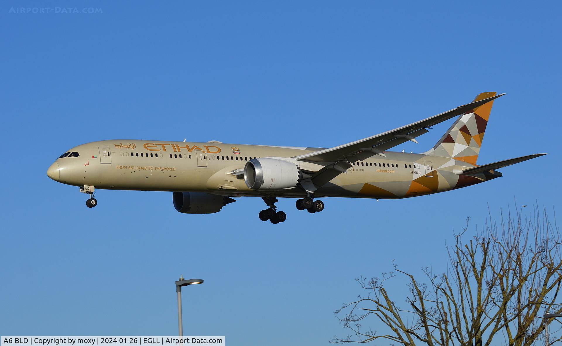 A6-BLD, 2015 Boeing 787-9 Dreamliner C/N 39649, Boeing 787-9 landing London Heathrow.