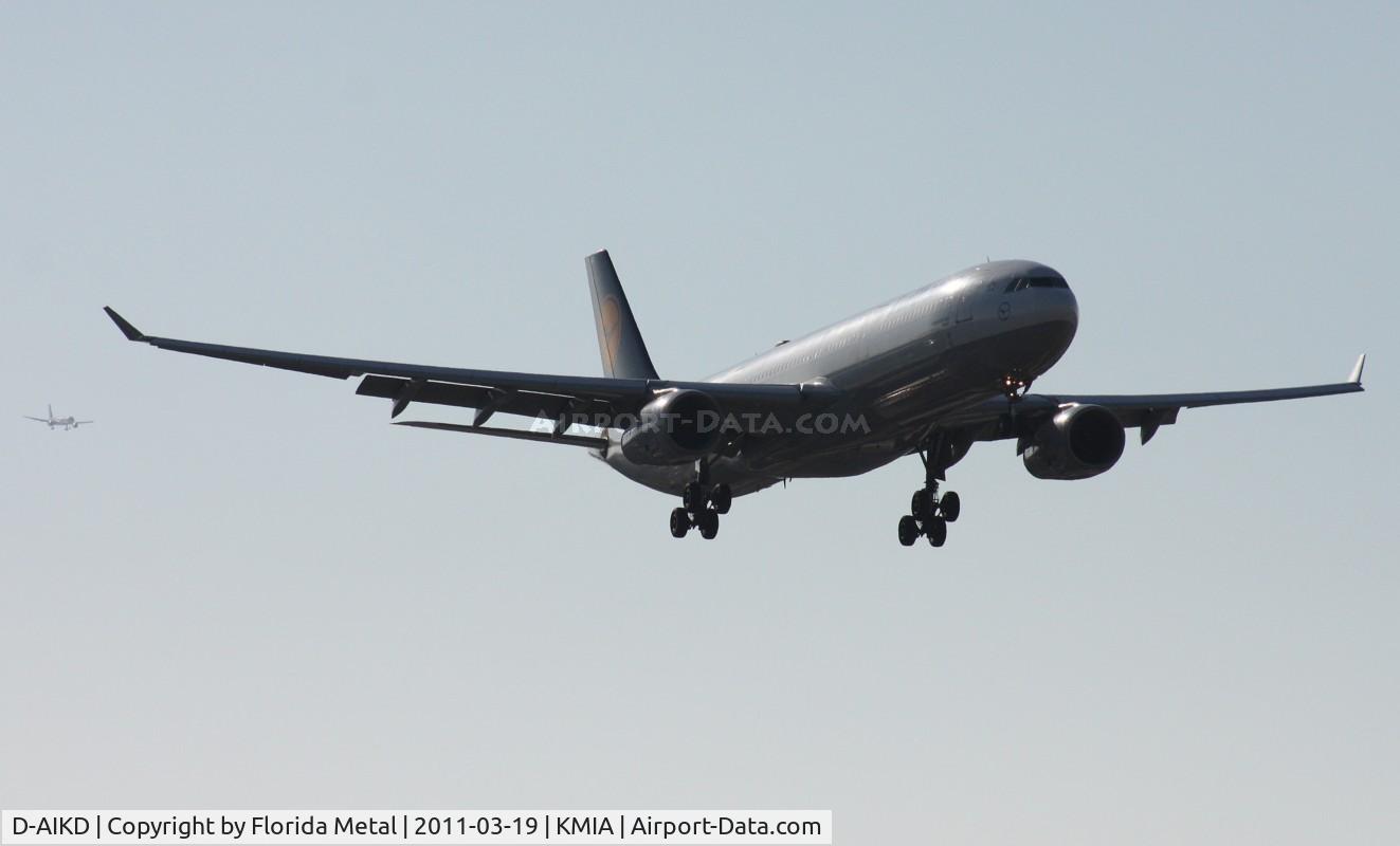 D-AIKD, 2004 Airbus A330-343X C/N 629, MIA zx