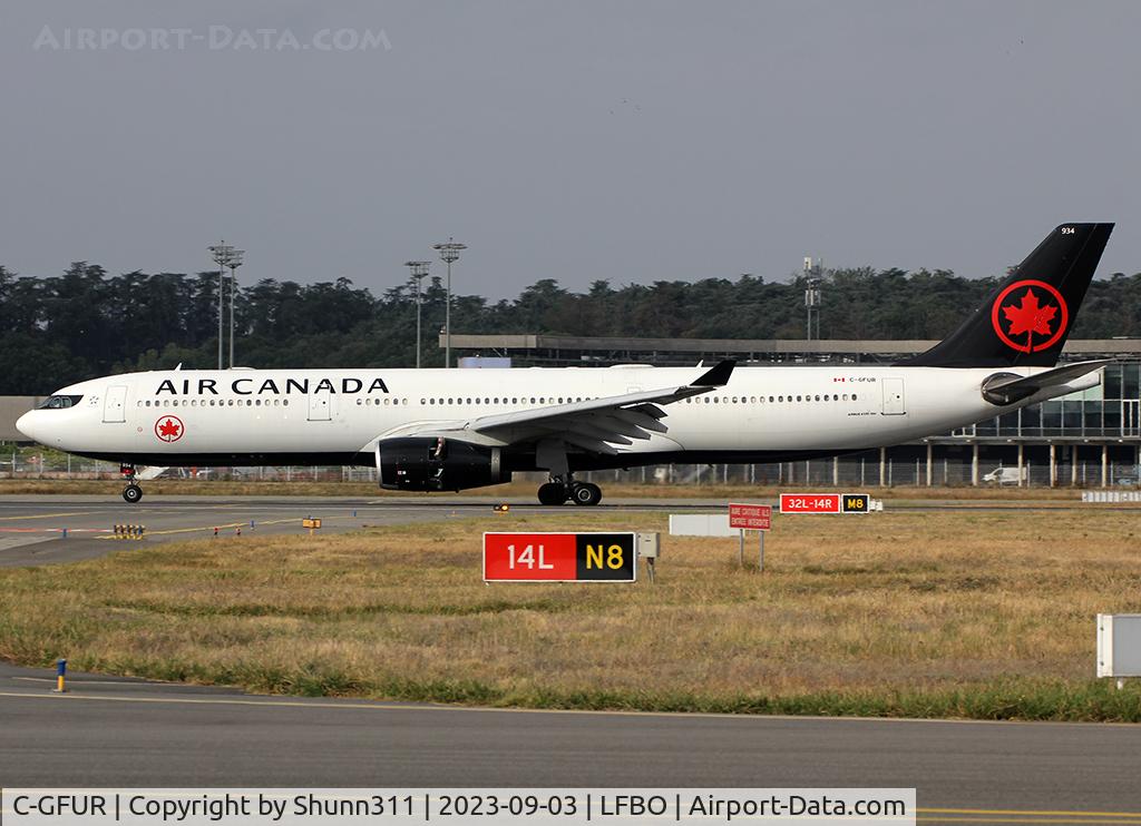 C-GFUR, 2000 Airbus A330-343 C/N 344, Landing rwy 14R in new c/s
