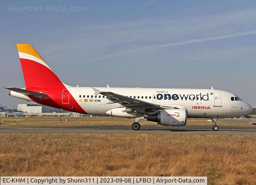 EC-KHM, 2007 Airbus A319-111 C/N 3209, Taxiing holding point rwy 14L for departure... One World c/s