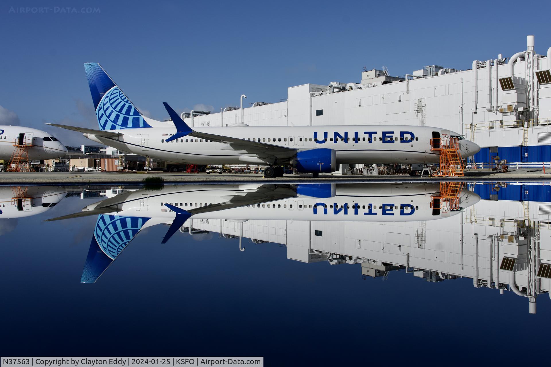 N37563, 2023 Boeing 737-9 MAX C/N 67187, SFO 2024.
