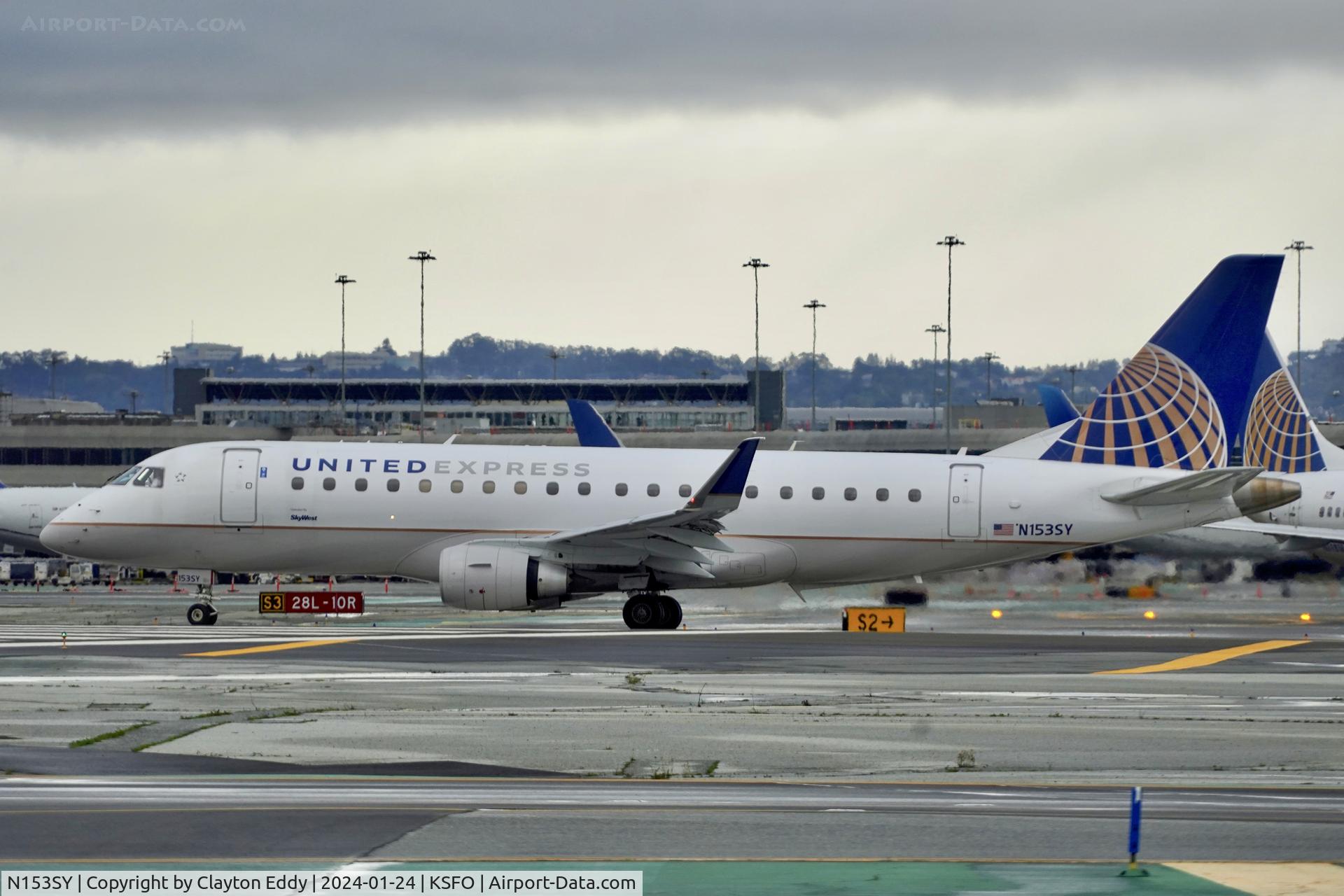 N153SY, 2016 Embraer 175LR (ERJ-170-200LR) C/N 17000553, SFO 2024.